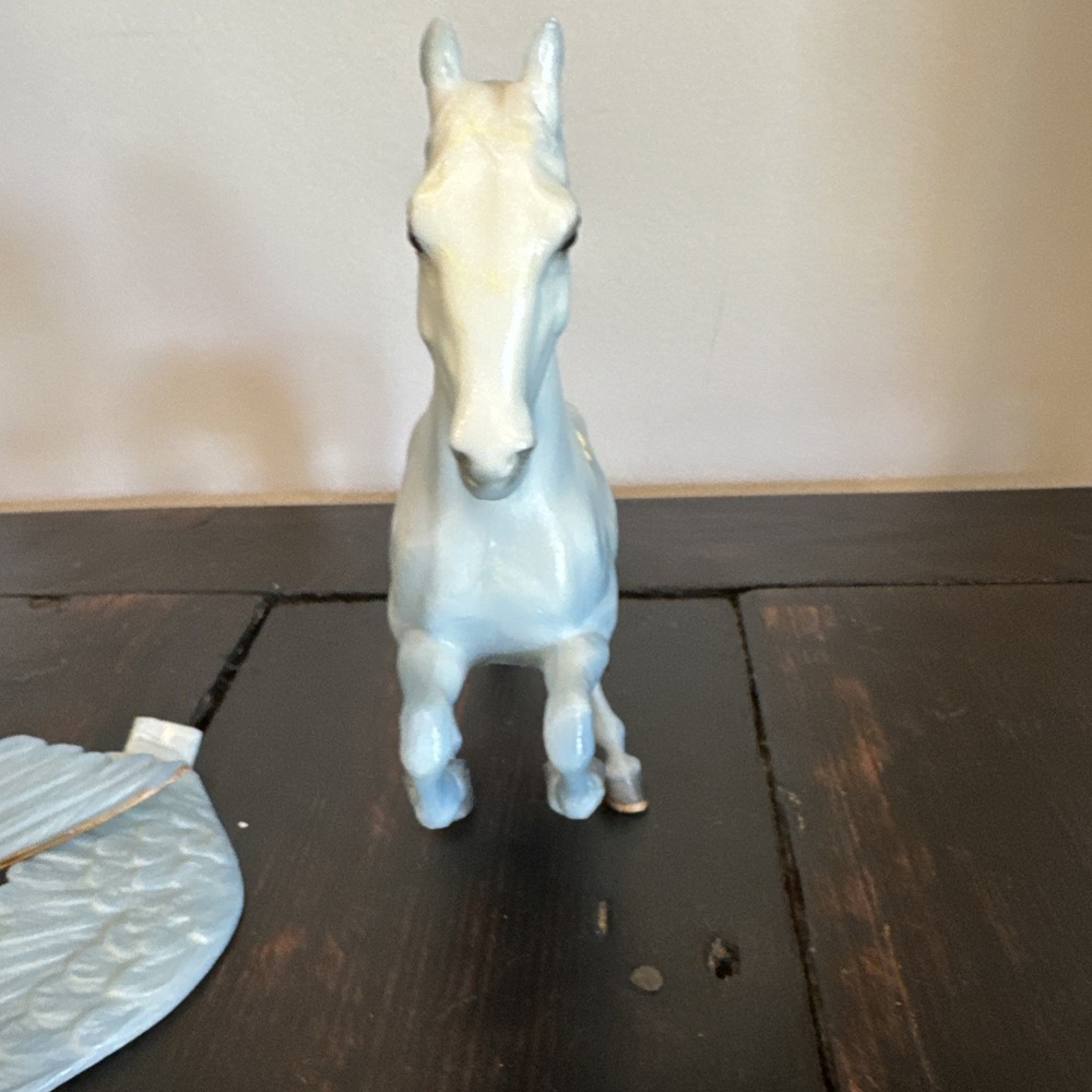 Breyer 1999 "Pegasus II" Light Blue Toys R Us classic size See Description - Picture 4 of 6